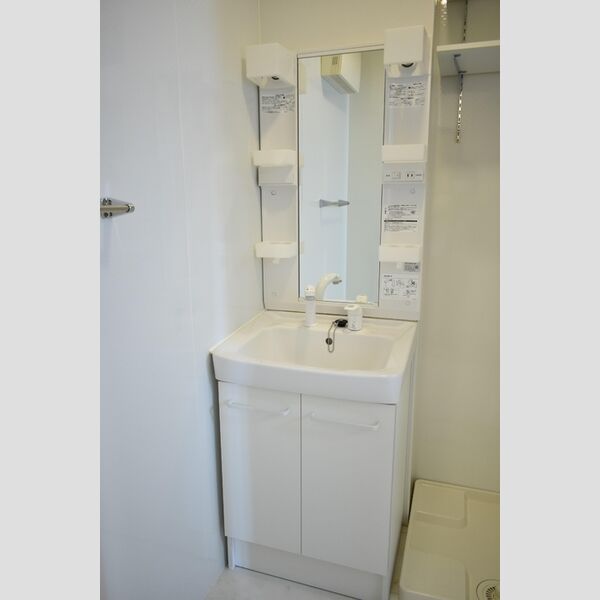 ルシエール氷川102号室 洗髪洗面化粧台