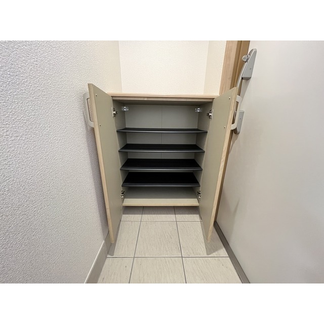 山口ビル202号室 シューズボックス完備♪