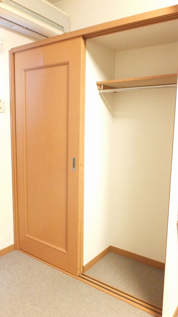 レオパレスＹＯＳＨＩＯＫＡ クローゼット