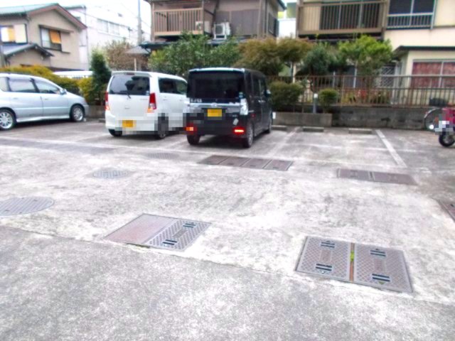 パストラル長田 駐車場