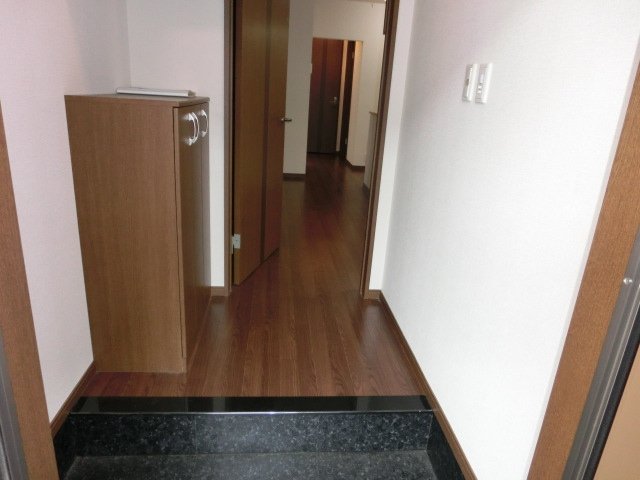 パラディ102号室 玄関