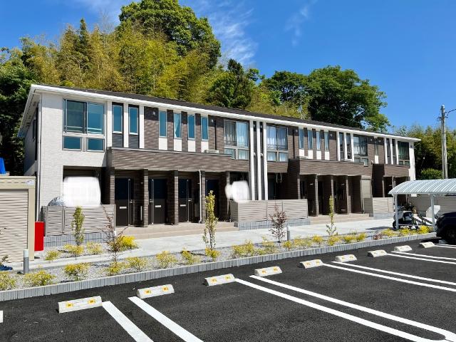 グリンコート102号室 外観写真（昼）