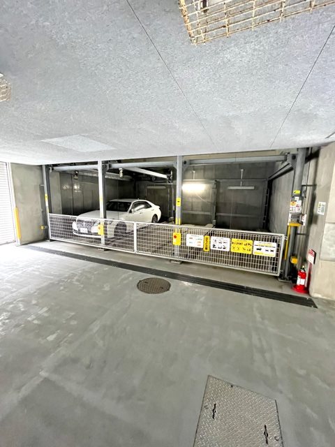 レジディア市ヶ谷Ⅱ13階 駐車場