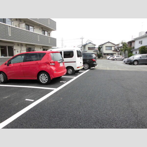 レセンテ小仲台 駐車場