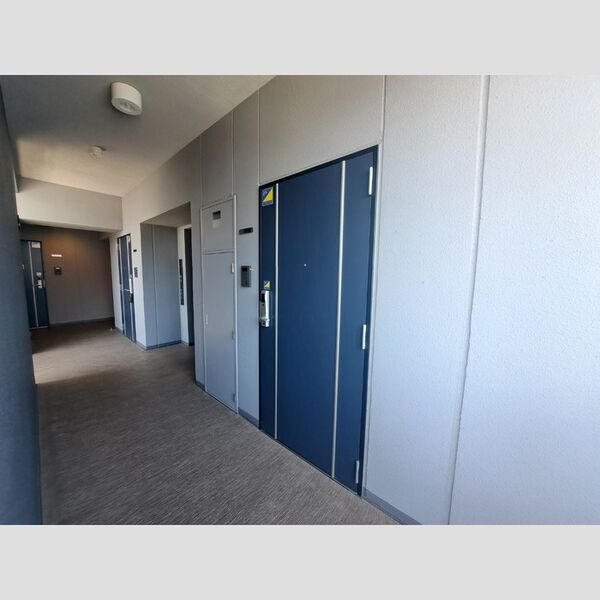 ベイサイドヒルズ関内601号室 玄関前