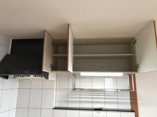 Ｊ．Ｓガーデン305号室 キッチン吊り戸棚