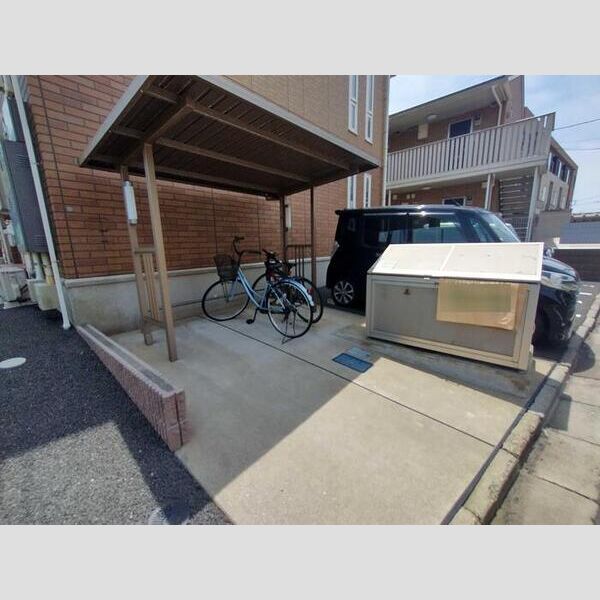 アンジュール芝山 駐輪場