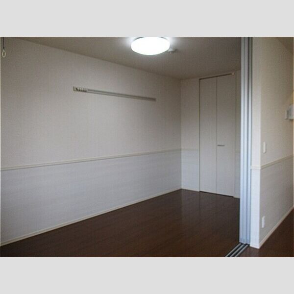 ビッグベン・ラピス106号室 洋室