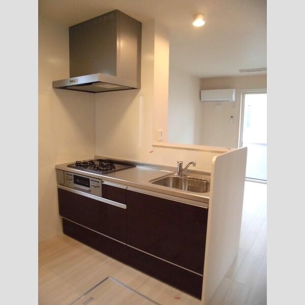 フレシール西大宮Ⅱ 対面式のシステムキッチン♪