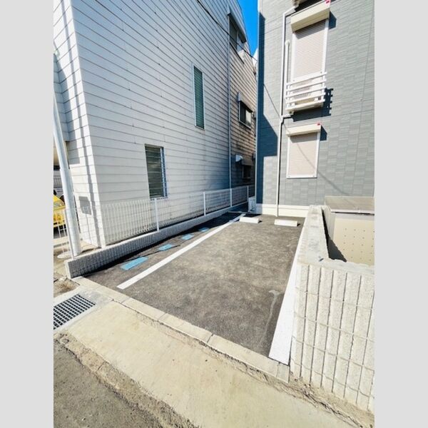 ヴィアラッテア 駐車場