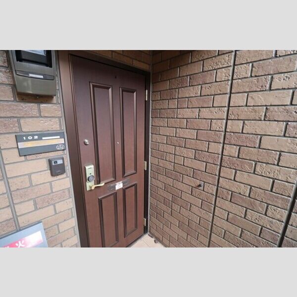 マサーレ・オガワ　B棟102号室 玄関