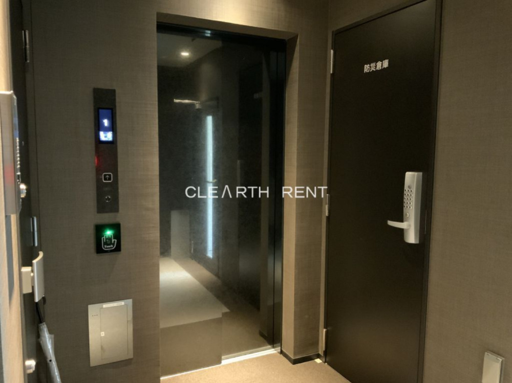 コンシェリア池袋 ＴＨＥ ＲＥＳＩＤＥＮＣＥ ＷＥＳＴ2階 1階のエレベーターホールにてリアルタイムで内部映像を確認