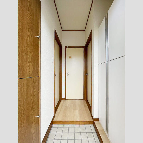 クリスタルパレス203号室 玄関