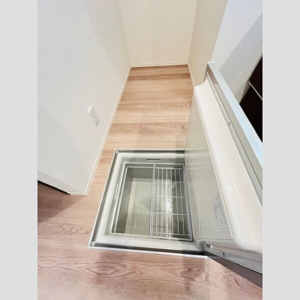 ファンウェーブ湘南茅ヶ崎102号室 床下収納