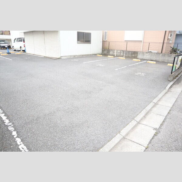 CORE HOUSE204号室 駐車場