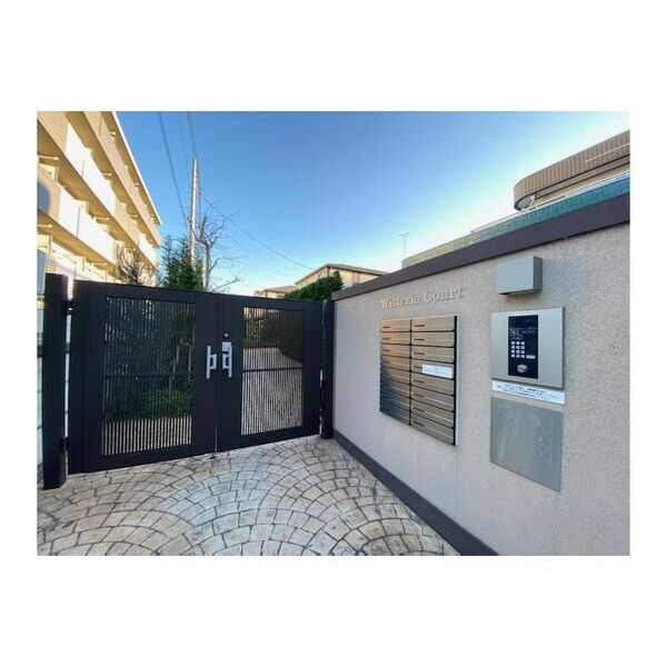 ウィステリアコートIII エントランス