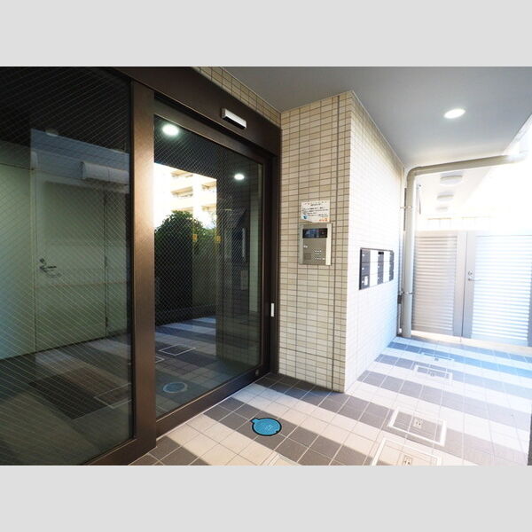 pops エントランス(オートロック・集合ポスト)