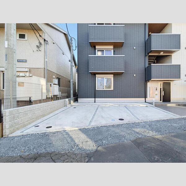 Eminence303号室 駐車場