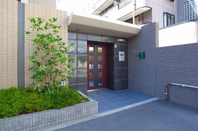 ラ・パラドール中山1階 エントランス