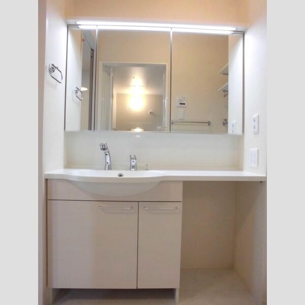 フレシール西大宮Ⅱ 広々とした洗髪洗面化粧台♪