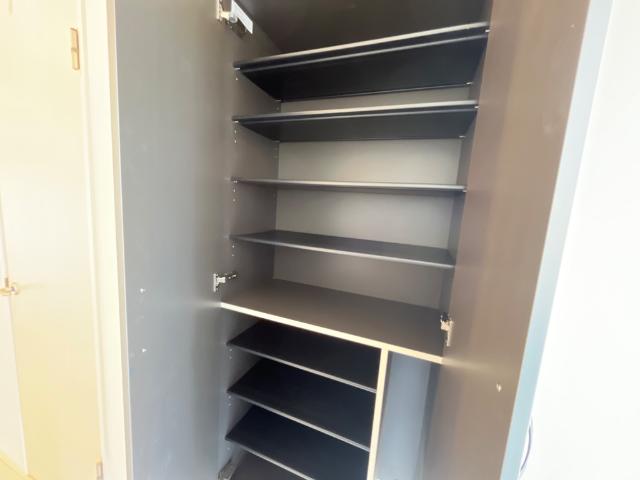 プリオーレおおたかの森 下駄箱