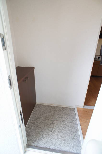 コーポ白百合　Ｅ棟E202号室 玄関