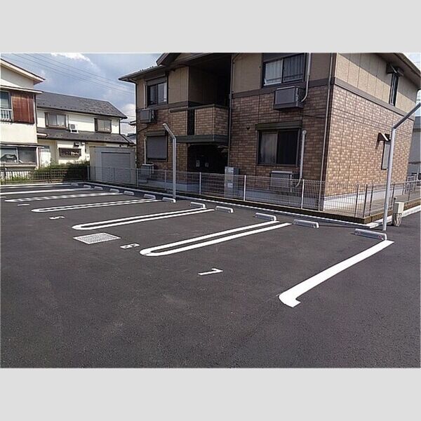 アズール アビタシオン 駐車場