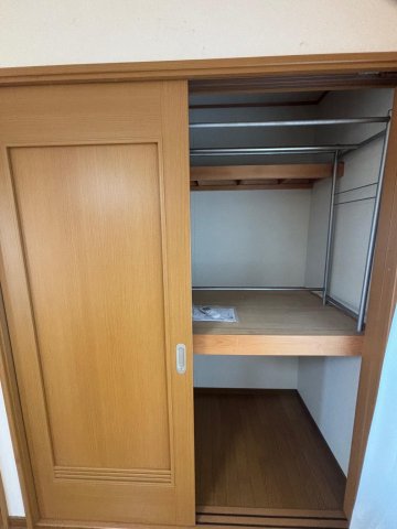 中原戸建 2階洋室収納