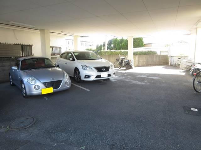 プレジール4階 駐車場