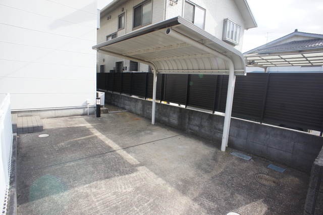 Ｆｌａｔ東習志野0107号室 屋根付き駐輪スペース