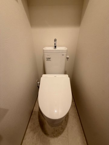 ガーラ行徳グランドステージ4階 落ち着いた色調のトイレです