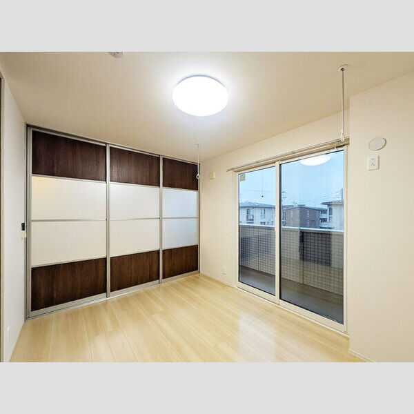 ロイジェントパークス レイクタウン Ⅱ　C301号室 洋室