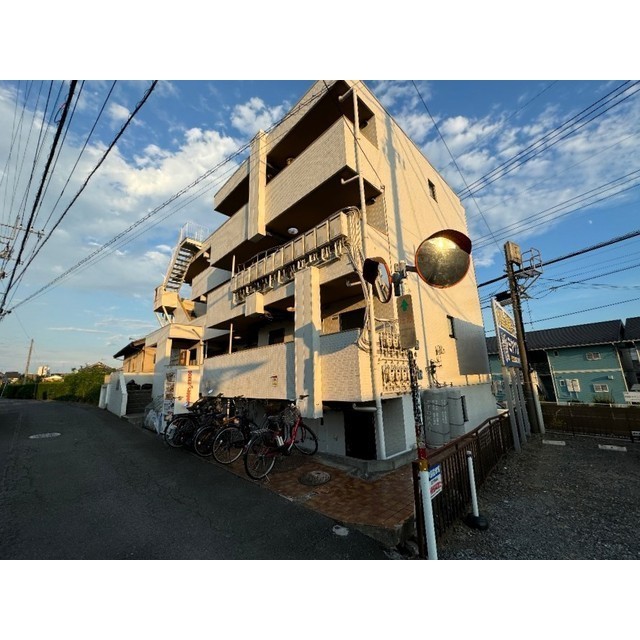 ポルシェ的場 外観