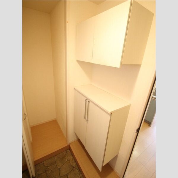 ホワイトミーティア　AB 玄関