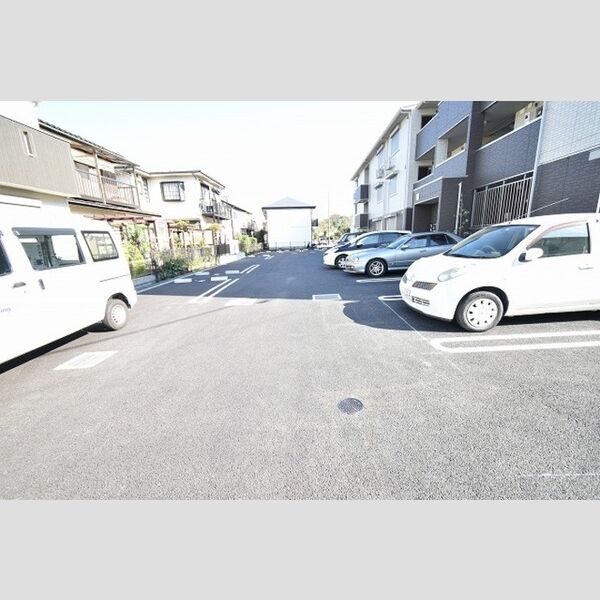 Lupinus　A棟 駐車場