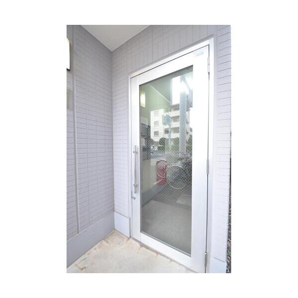 メゾン・カワイ203号室 エントランス