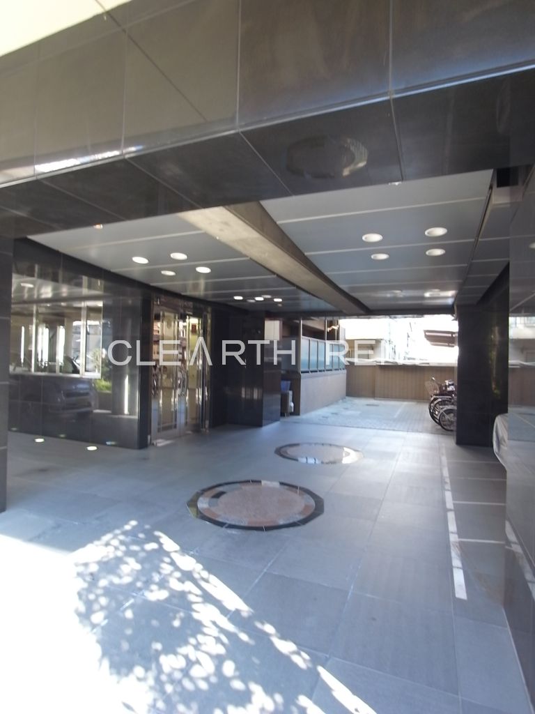 菱和パレス駒沢大学駅前4階 スタイリッシュなエントランス