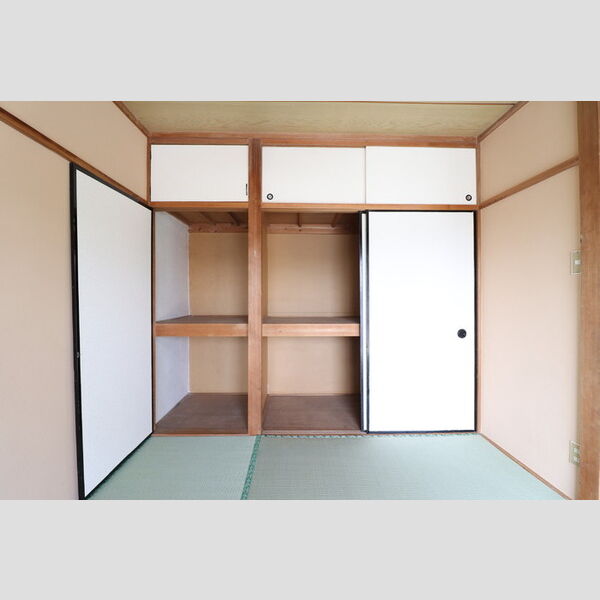 ヴィラ松本303号室 ★物入れ★