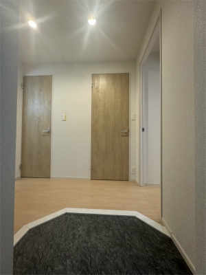 石見ビル2階 玄関