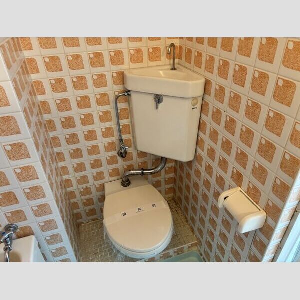 第2ロイヤルマンション502号室 浴室はシャワールームになります。退去前につき、別のお部屋のお写真です。