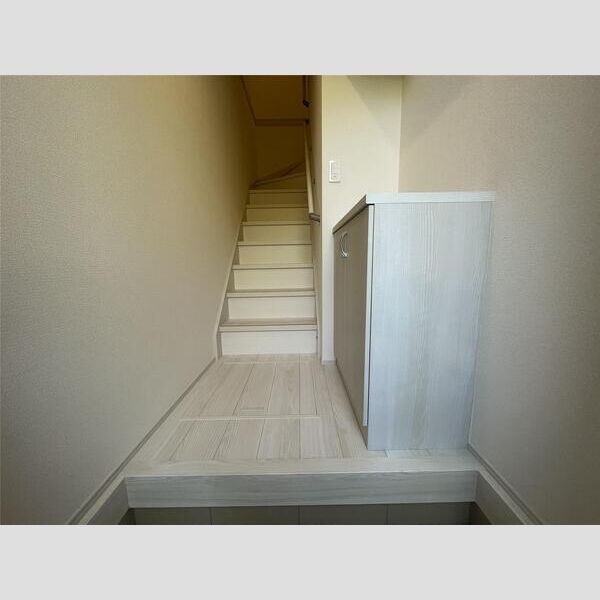 リーブルファイン羽村羽中201号室 玄関