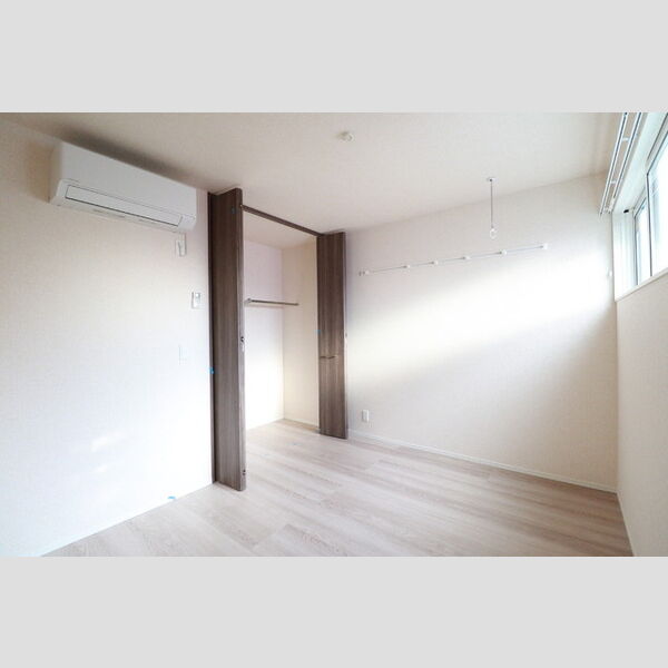 シェーンブルーメ横浜301号室 リビング