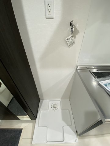 ベイルーム横浜上星川105号室 イメージ写真です・室内洗濯機置場の上には棚があります！