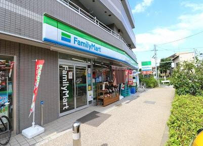 ブライズ三軒茶屋 【コンビニエンスストア】ファミリーマート 弦巻一丁目店まで1331ｍ