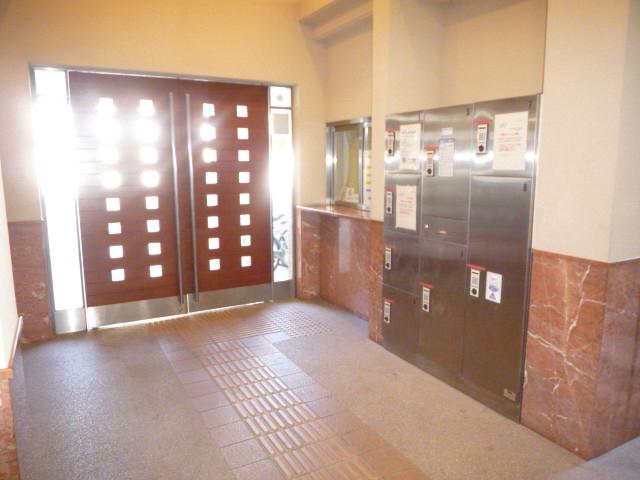 ニッカン見次ハイツ8階 エントランス