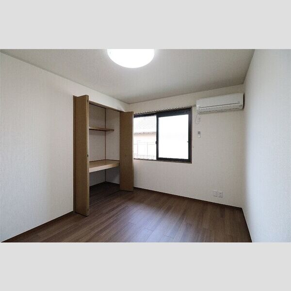 オーシャンヒルズ　EE201号室 洋室