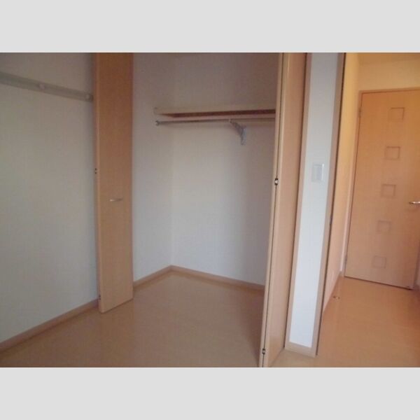 ローズコート宝町 洋室7.5帖 クローゼット