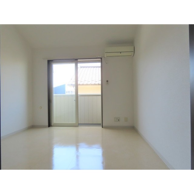 ＣＯＬＩＮＡ203号室 リビング