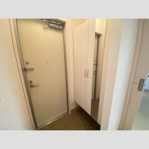 ヒルズ・カーリアA103号室 玄関