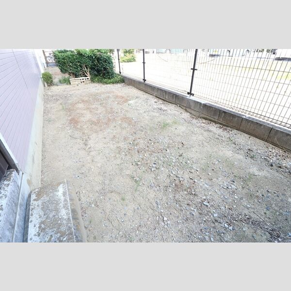 フォレストジョウエイ102号室 専用庭